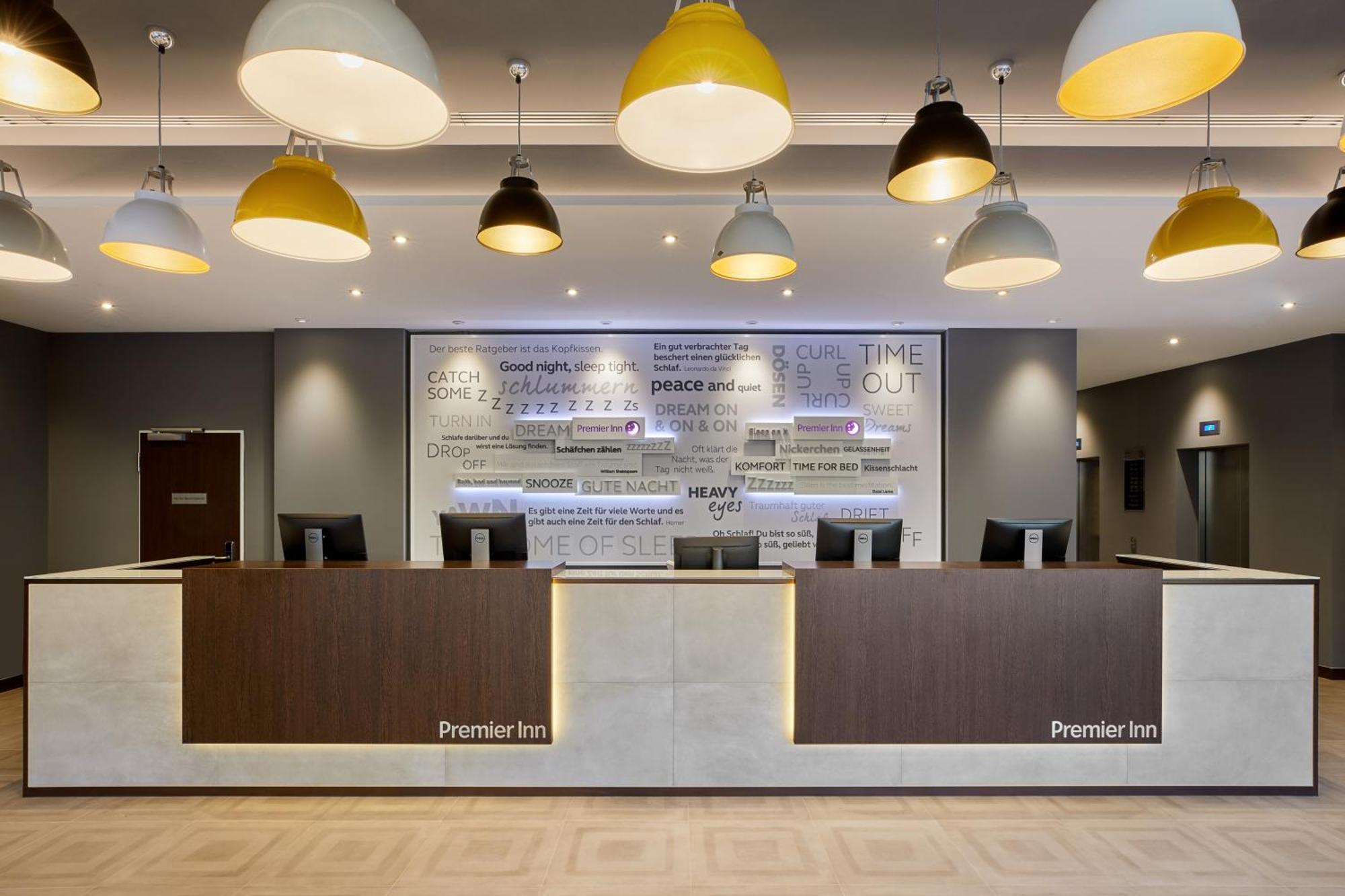 Premier Inn Hamburg City Zentrum Eksteriør billede